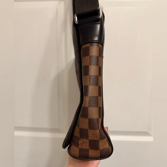 *Beautiful* Authentic Louis Vuitton - Damier Ebene Messenger Bag - Picture 9 of 16